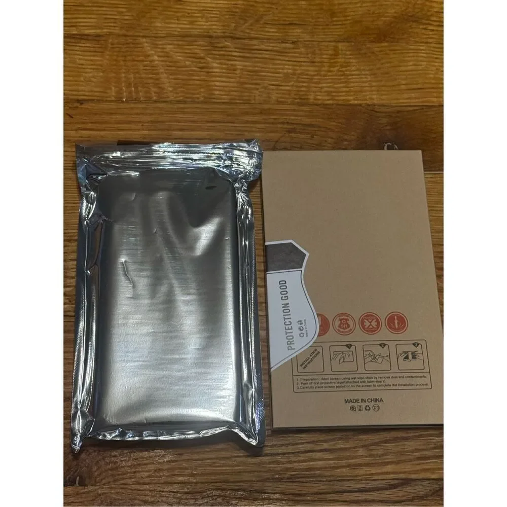 NWT Original Phone Case Card Holder Green + Screen Protector White for 16 ProMax